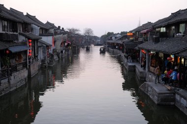 Çin mimarisi ve su kanallarının Zhejiang Eyaleti, Çin, Xitang kasaba 20 Şubat 2016 astar binalar.