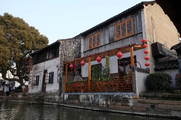 中国浙江省西塘镇水运河建筑与建筑 — 图库照片