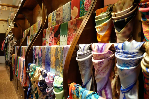 Silk Scarves Sale Silk Shop Hangzhou City China — Stock Photo, Image