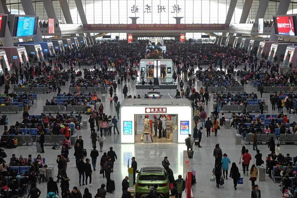 Passagerarna Väntar Tåget Hallen Hangzhou Östra Tågstation Största Järnväg Navet — Stockfoto