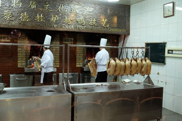 Chefs Preparar Assar Pato Restaurante Original Quanjude Rua Qianmen Pequim — Fotografia de Stock