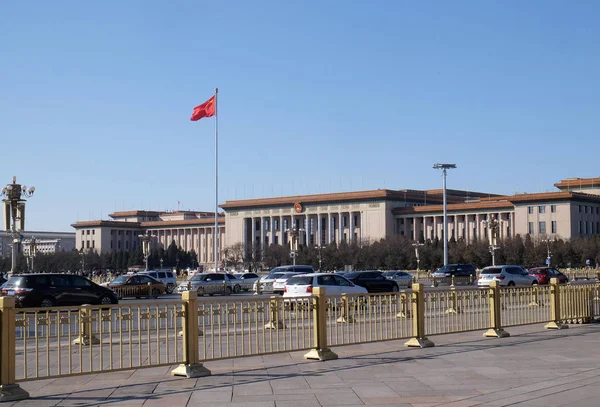 中国国旗在天安门广场的桅杆上 它是世界第三大广场 中国历史上的重要遗址 于2016年2月23日在中国北京举行 — 图库照片