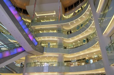 Pekin, Çin için alışveriş merkezi yaklaşık yüzde 20 veya 180 milyar renminbi ($27 milyar) küresel lüks satış için 2015 yılında, yeni Mckinsey araştırmaya göre 23 Şubat 2016 hesapları.