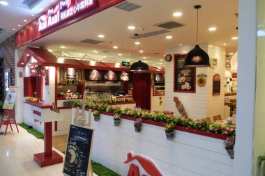 Pekin, Çin, 24 Şubat 2016 alışveriş merkezi food court.