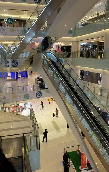 中国でのショッピング モールを占めて約 またはグローバル高級販売の 1800 億人民元 270 2015 年に新しいマッキンゼーの調査によると 2016 — ストック写真