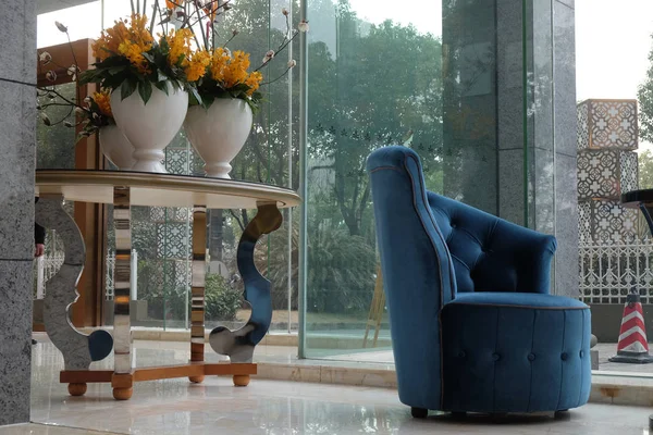 上海帝豪酒店大堂扶手椅在世纪公园对面的浦东区 — 图库照片