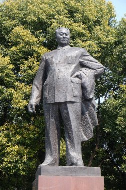 Chen Yi, Şangay Shanghai Bund üzerinde ilk Belediye Başkanı heykeli. Bu 5.6m yüksek bronz heykel Şanghay, Çin ' 1993 dikildi.