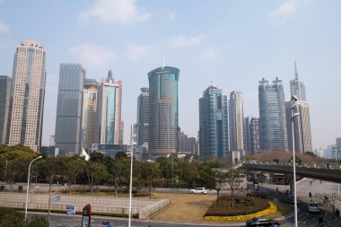 Lujiazui finans bölgesine gökdelenler binalar Shanghai'da manzara. Shanghai Lujiazui en etkili finansal merkezi Çin biridir.
