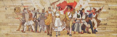 Yukarıda şekil Sosyalist propaganda ve kahramanca devrimci, Tiran, Arnavutluk Ulusal Tarih Müzesi Mozaik.