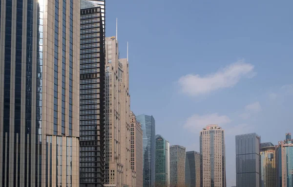 陸家嘴金融地区高層ビル建物は上海の風景 陸家嘴上海は中国の最も有力な金融センターの一つ — ストック写真