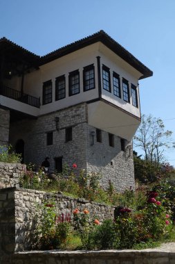 Eski şehir Berat Arnavutluk beyaz şehir bilinen geleneksel Osmanlı evleri.