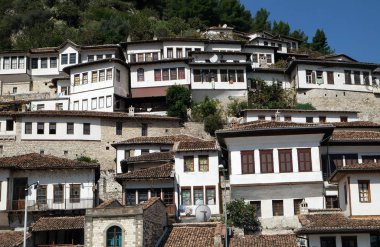 Eski şehir Berat Arnavutluk beyaz şehir bilinen geleneksel Osmanlı evleri.