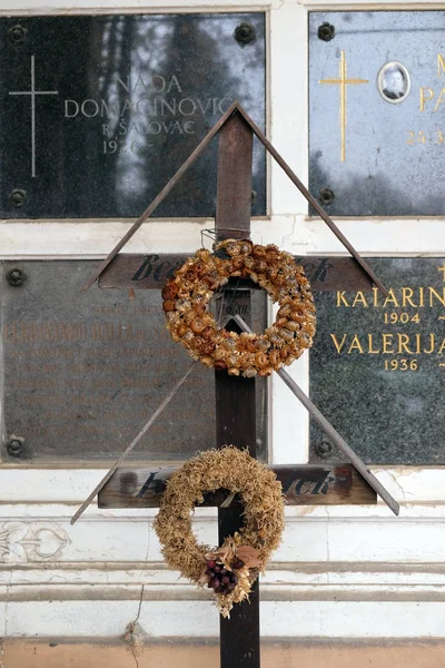 Katholische Grabsteine Mit Kreuz Mirogoj Friedhof Zagreb Kroatien — Stockfoto