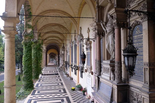 Arquitetura Monumental Mirogoj Cemitério Arcadas Zagreb Croácia — Fotografia de Stock