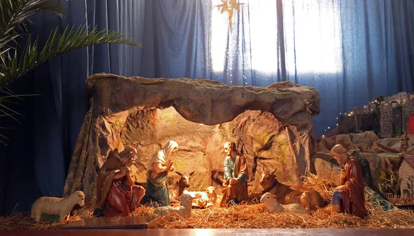 Σκηνή Nativity Χριστούγεννα Παιδικών Σταθμών Στην Βασιλική Της Ιερής Καρδιάς — Φωτογραφία Αρχείου
