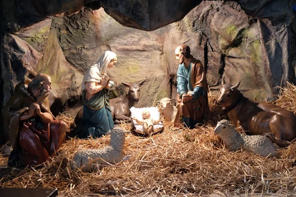 诞生场面 圣诞节托儿所在圣心大教堂在萨格勒布 — 图库照片