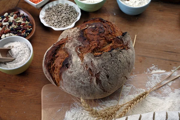 Свежий Домашний Хлеб — стоковое фото