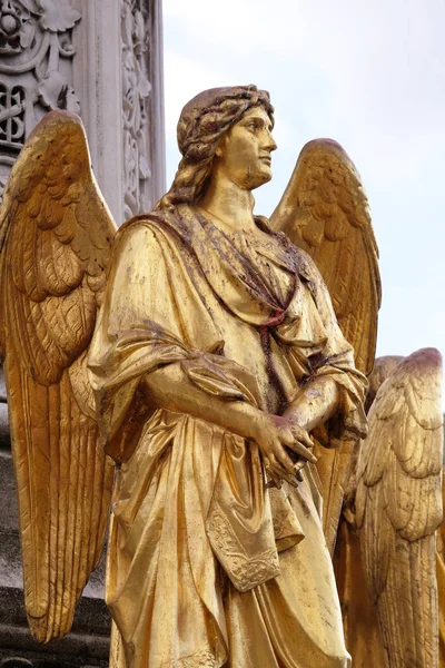 Golden Statue Angel Fountain Front Cathedral Assumption Virgin Mary Zagreb — Stock Photo, Image