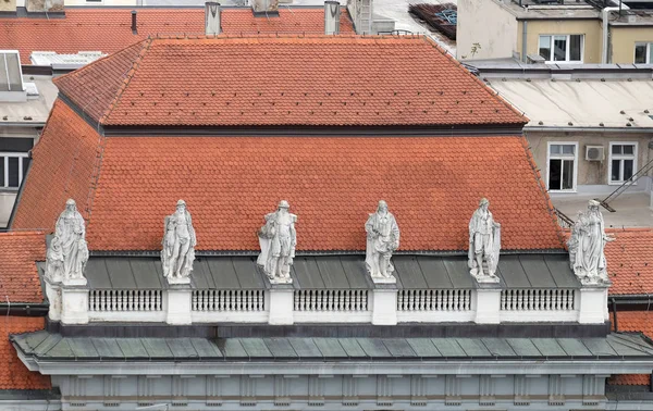 Estatuas Fachada Del Antiguo Edificio Ciudad Zagreb Croacia —  Fotos de Stock