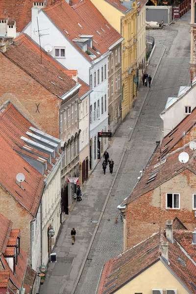 ザグレブ クロアチアの Radiceva 通りの屋根の空撮 — ストック写真