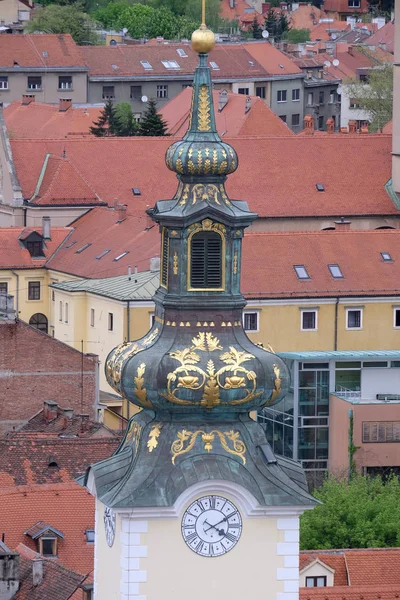 位于克罗地亚萨格勒布的圣玛丽教堂巴洛克风格塔 — 图库照片