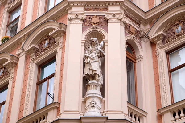 Statue Auf Der Fassade Des Alten Stadtgebäudes Zagreb Kroatien — Stockfoto