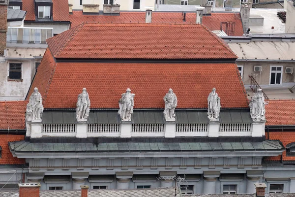 Heykeller Eski Şehrin Zagreb Hırvatistan Bina Cephesinde — Stok fotoğraf