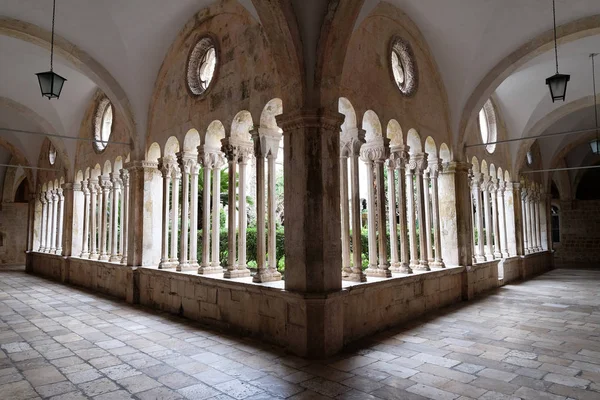 Cloisteren Franciskanska Klostret Den Friars Mindre Dubrovnik Kroatien — Stockfoto