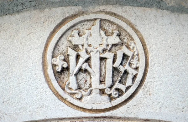Ihs Znak Fasadzie Kościoła Korcula Chorwacja — Zdjęcie stockowe