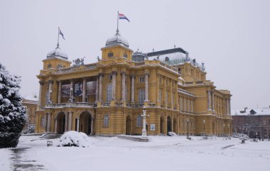Hırvatistan Zagreb kış görünümünde Hırvat Ulusal Tiyatrosu.