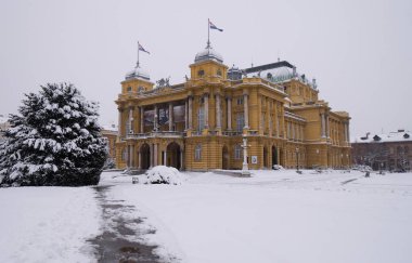 Hırvatistan Zagreb kış görünümünde Hırvat Ulusal Tiyatrosu.