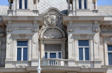 Zagreb, Hırvatistan için Ban Jelacic meydanında bina eski şehrin cephe.