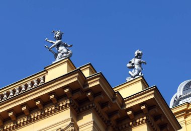 Zagreb, Hırvatistan milli tiyatronun çatıda Heruvim heykel.