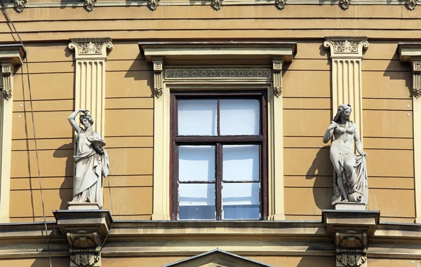 Façade Vieux Bâtiments Avec Sculptures Femmes Zagreb — Photo
