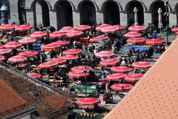 Veduta Aerea Del Mercato Dolac Coperto Con Ombrelloni Frutta Verdura — Foto Stock