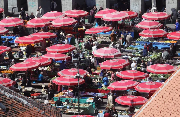 Veduta Aerea Del Mercato Dolac Coperto Con Ombrelloni Frutta Verdura — Foto Stock