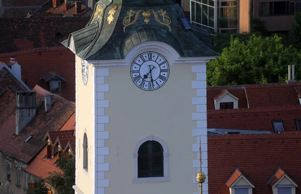 Torre Della Chiesa Santa Maria Con Tetti Sullo Sfondo Zagabria — Foto Stock