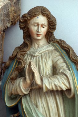 Aziz Mary Magdalene, Hırvatistan 'ın Lasinja kentindeki Padua' lı Aziz Anthony ve Şehitlerin Bakire Kraliçesi Kilisesi 'nde heykel.