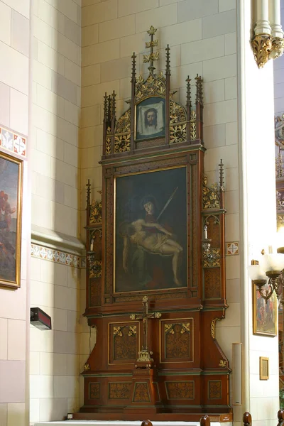 Ołtarz Matki Bożej Bolesnej Kościele Franciszkańskim Franciszka Asyżu Zagrzebiu Chorwacja — Zdjęcie stockowe