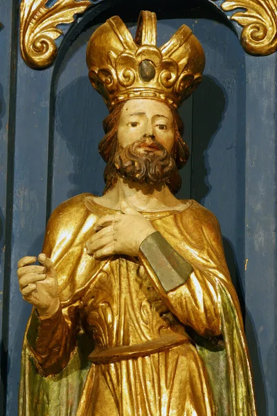 匈牙利的圣拉迪斯劳斯 位于克罗地亚萨格勒布弗拉普采的圣芭芭拉教区教堂的圣坛上的雕像 — 图库照片