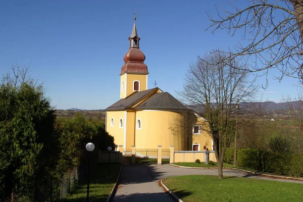 Εκκλησία Της Αγίας Άννας Στη Ρόζα Της Κροατίας — Φωτογραφία Αρχείου