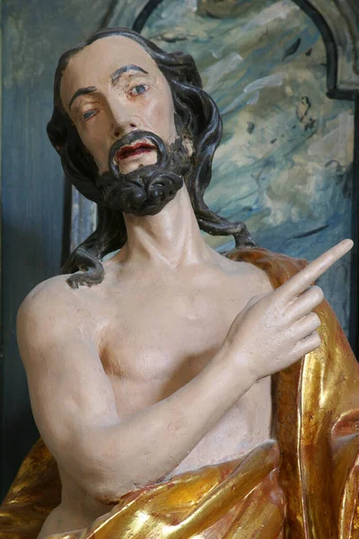 施洗者圣约翰 克罗地亚克伦诺夫尼克圣三一教区教堂圣坛上的雕像 — 图库照片