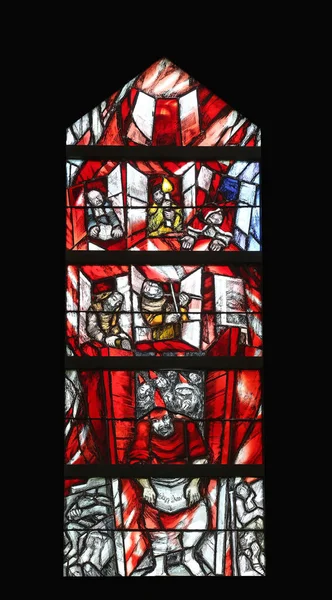 神はご自身を大切にし 彼らの人生の道でそれらを強化 ドイツのピフラスの聖ヨハネ教会のシーガー コーダーによるステンドグラスの窓 — ストック写真