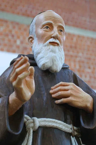 São Leopoldo Mandic Estátua Igreja Paroquial São Leopoldo Mandic Dubrava — Fotografia de Stock