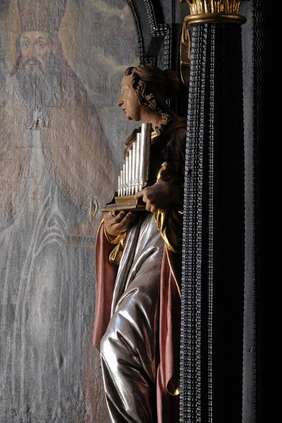 圣塞西莉亚 克罗地亚萨格勒布圣凯萨琳教堂圣阿波罗尼亚祭坛上的雕像 — 图库照片