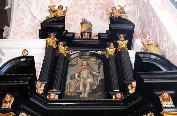 聖ヴィート クロアチアのザグレブにあるアレクサンドリアの聖カトリーヌ教会の聖ディオニュシオスの祭壇 — ストック写真