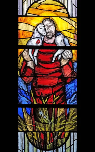 Jesus Good Shepherd Festett Üveg Ablak Sieger Koder Kápolnában Temetőben — Stock Fotó