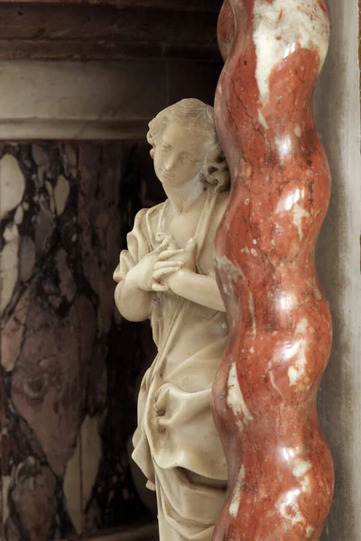 Figura Anioła Ołtarzu Kościele Katarzyny Aleksandryjskiej Zagrzebiu Chorwacja — Zdjęcie stockowe