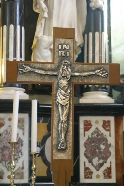 Kreuz Auf Dem Hauptaltar Der Kirche Mariä Himmelfahrt Remete Zagreb — Stockfoto