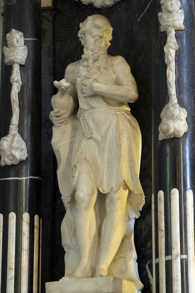 聖ポール ヘルミット像クロアチア ザグレブのレメテにある聖母マリア教会の祭壇 — ストック写真